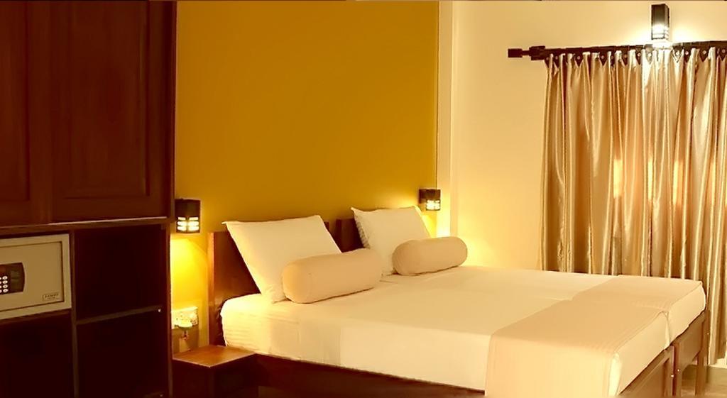Inlak Garden Hotel Negombo Oda fotoğraf
