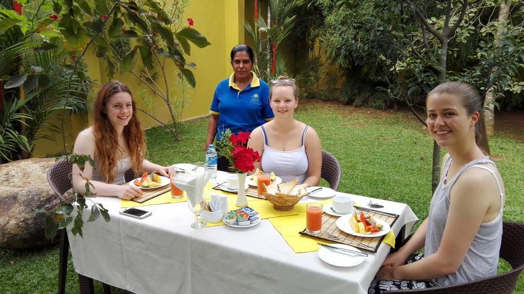 Inlak Garden Hotel Negombo Dış mekan fotoğraf